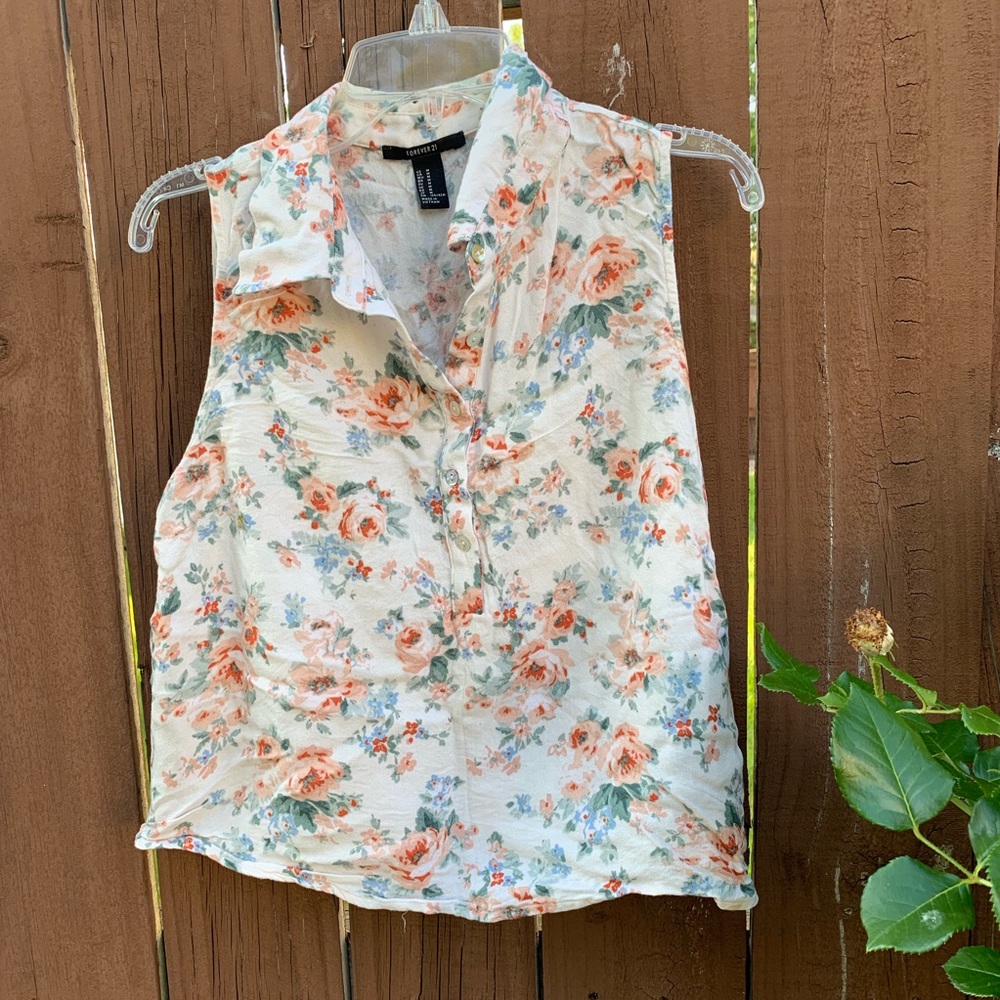 Floral Collar Buttoned Tank